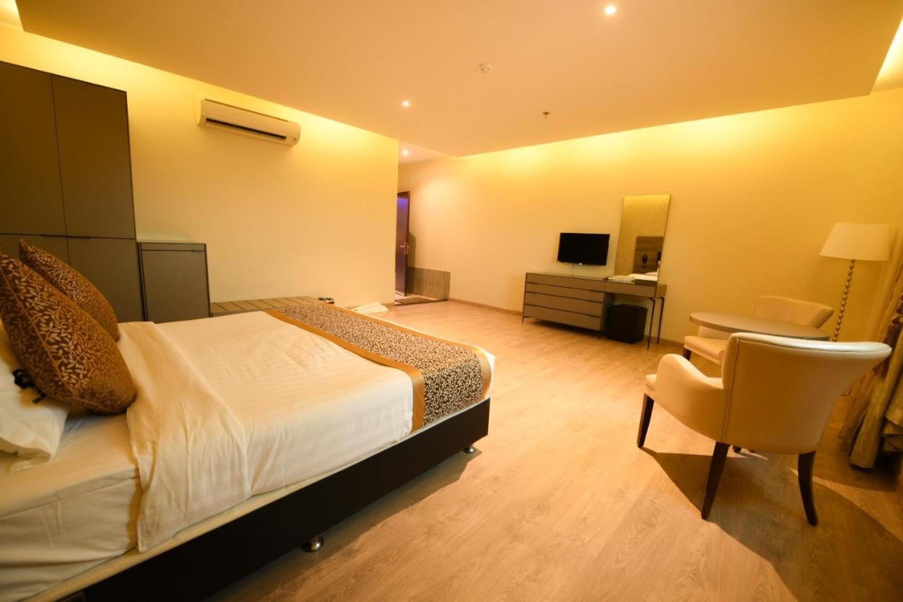 Hotel&Resort Golden Marina Yanbu Buitenkant foto